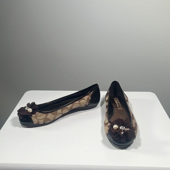 Women’s Like New! Coach Flats with decorative charms - Picture 3 of 12
